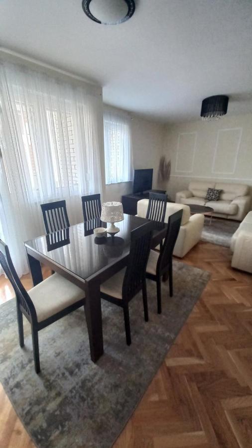 מוסטר Urban Apartments מראה חיצוני תמונה