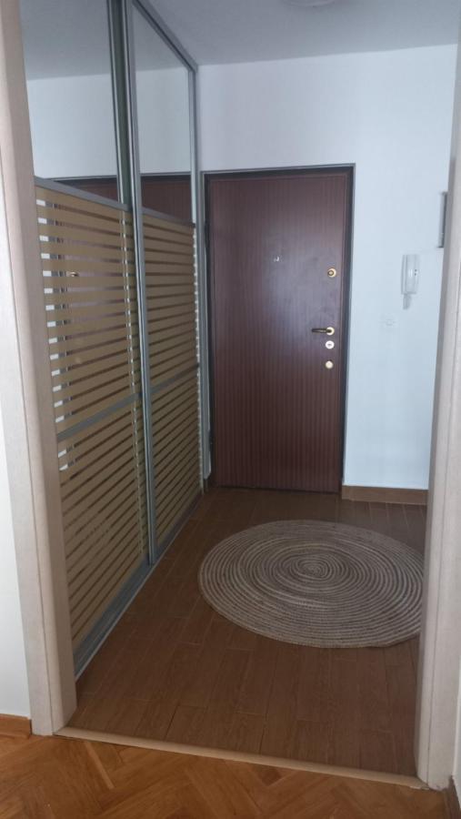 מוסטר Urban Apartments מראה חיצוני תמונה